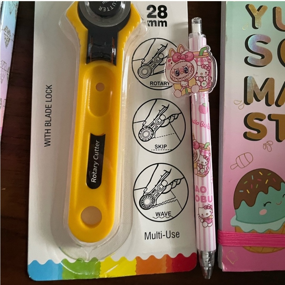 6pcs Hello Kitty bundle - Picture 9 of 16